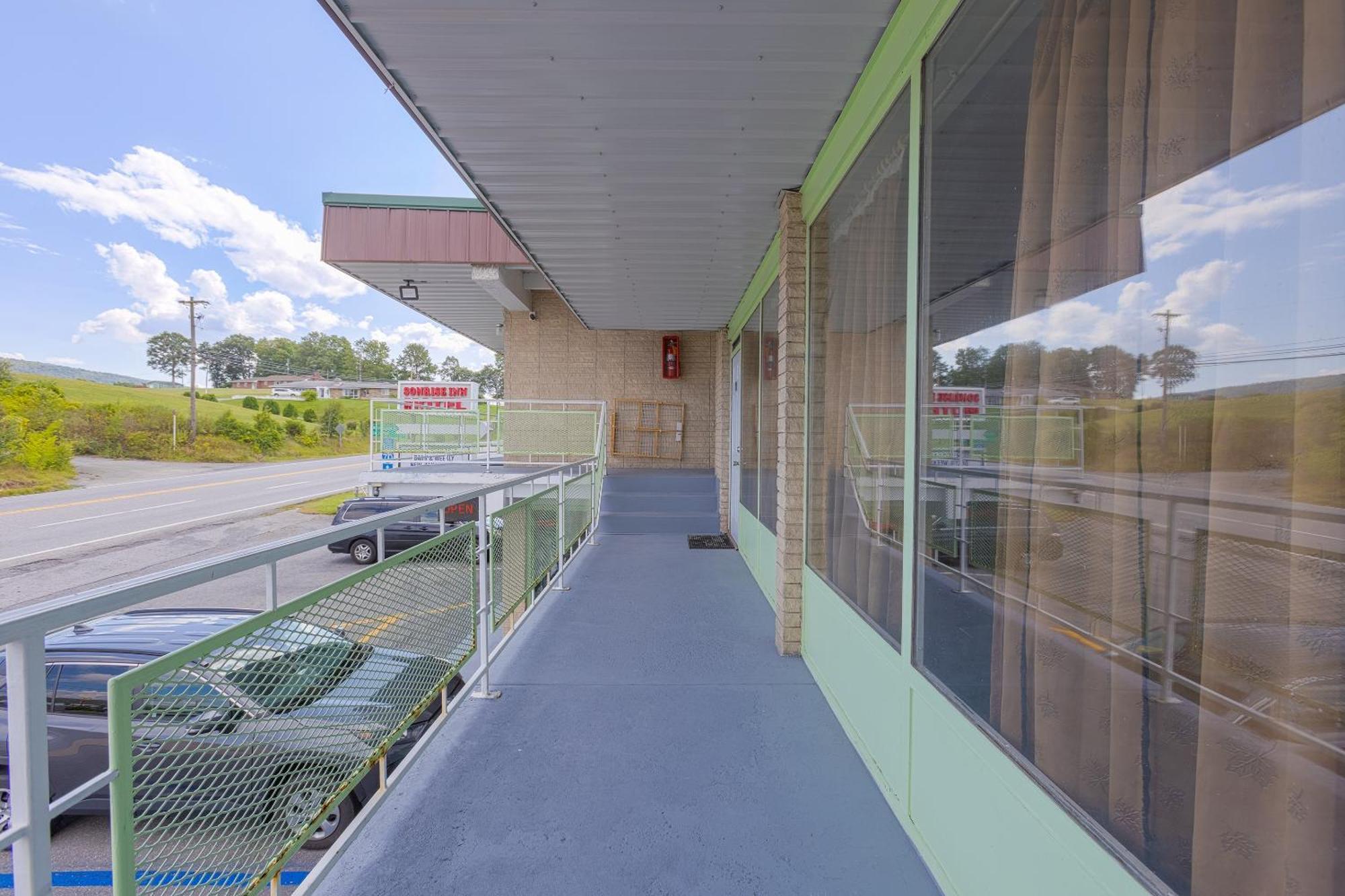 Sonrise Inn Lincoln Hwy By Oyo Breezewood Exterior foto